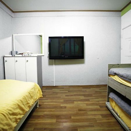 Yeosu Inn Hostel מראה חיצוני תמונה