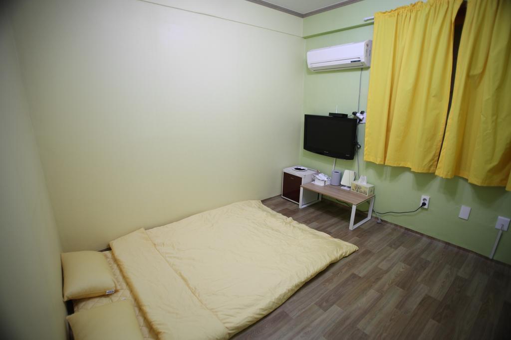 Yeosu Inn Hostel מראה חיצוני תמונה