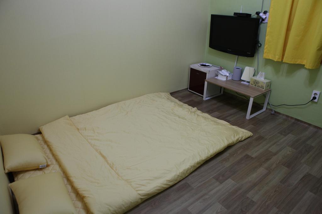 Yeosu Inn Hostel מראה חיצוני תמונה