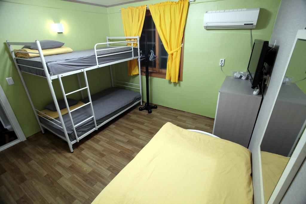 Yeosu Inn Hostel מראה חיצוני תמונה