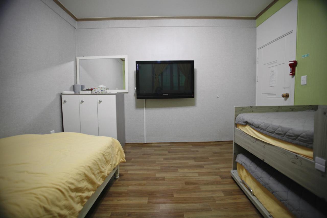 Yeosu Inn Hostel מראה חיצוני תמונה