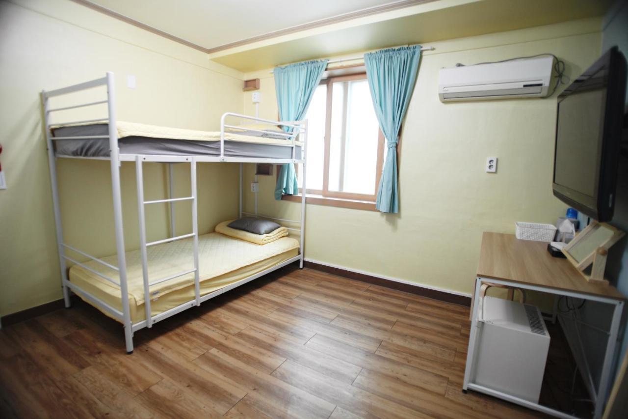 Yeosu Inn Hostel מראה חיצוני תמונה