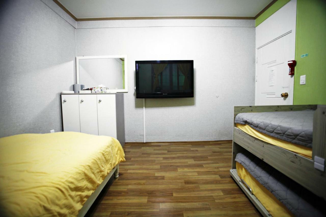 Yeosu Inn Hostel מראה חיצוני תמונה