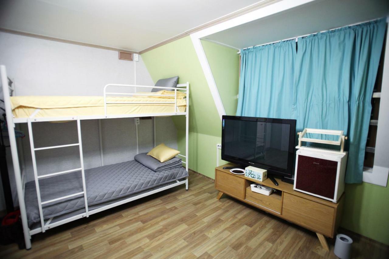 Yeosu Inn Hostel מראה חיצוני תמונה